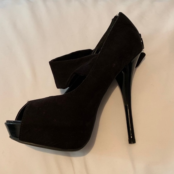 Black High Heels with Bow - Picture 3 of 5